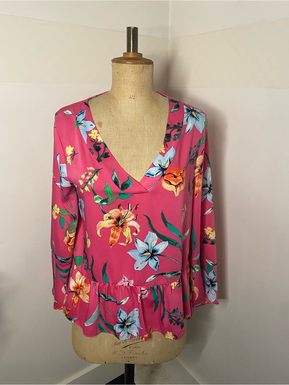 Laundry by Shelli Segal Floral Peplum Blouse | Pink Bell Sleeve Top | Medium